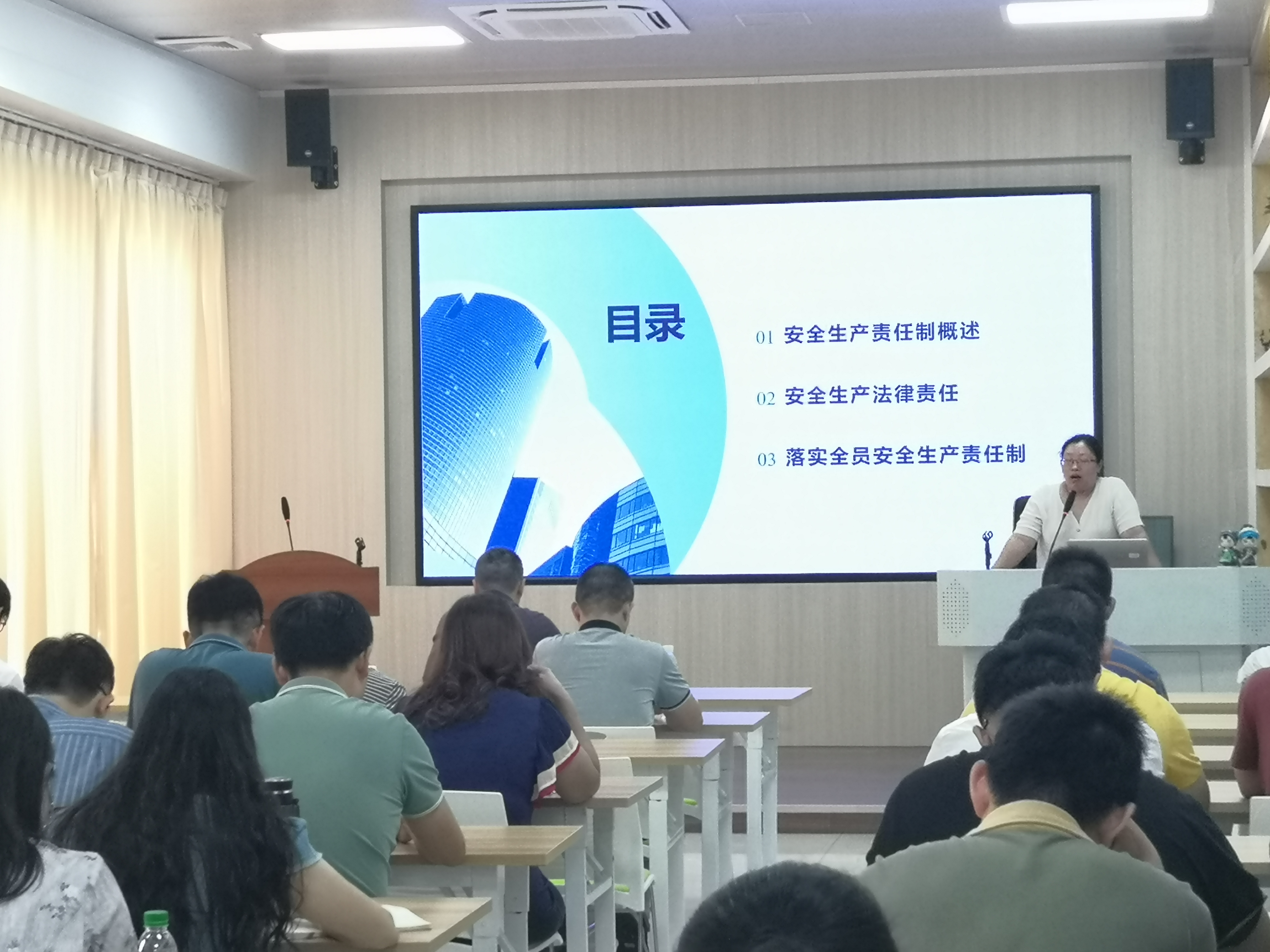 市排水公司舉辦《廣西壯族自治區安全生產(chǎn)條例》宣貫暨落實(shí)全員安全生產(chǎn)責任制專(zhuān)題培訓班